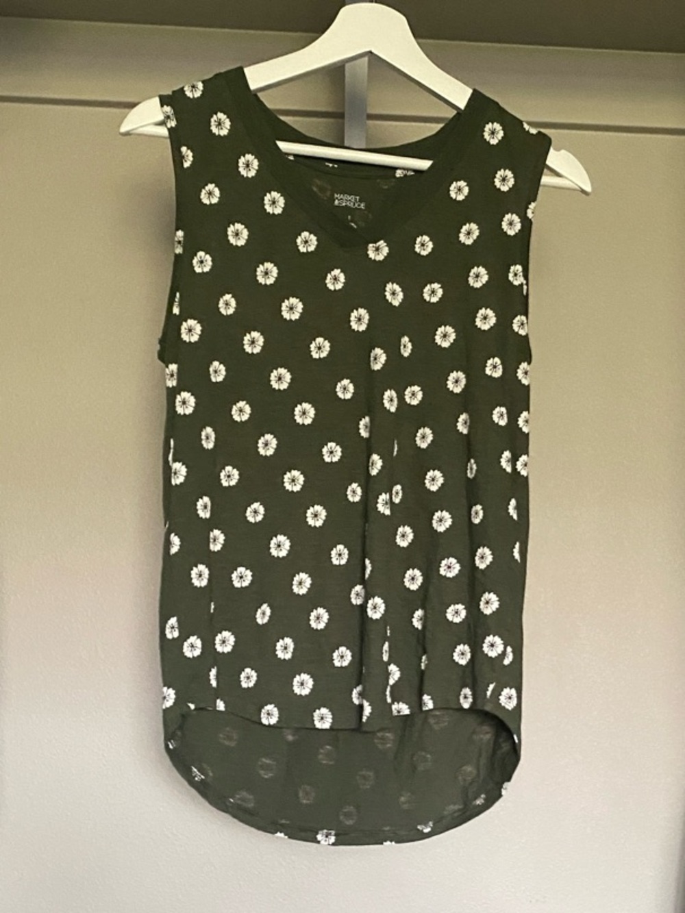 Market & Spruce Sleeveless Olive Green Daisy Print Blouse -Women's Top